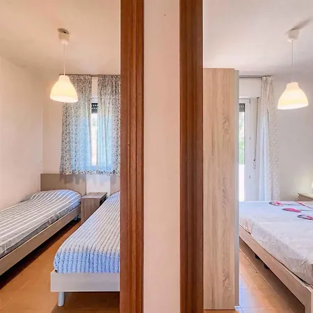 In 24630 * Μπιμπιόνε